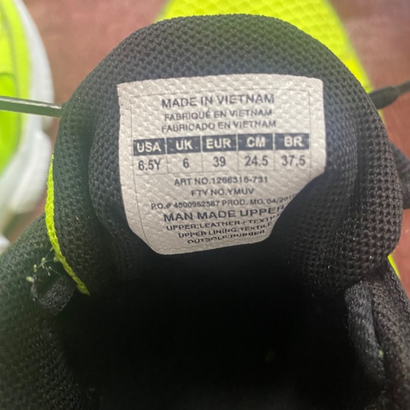 Running shoes - Picture 2 of 2